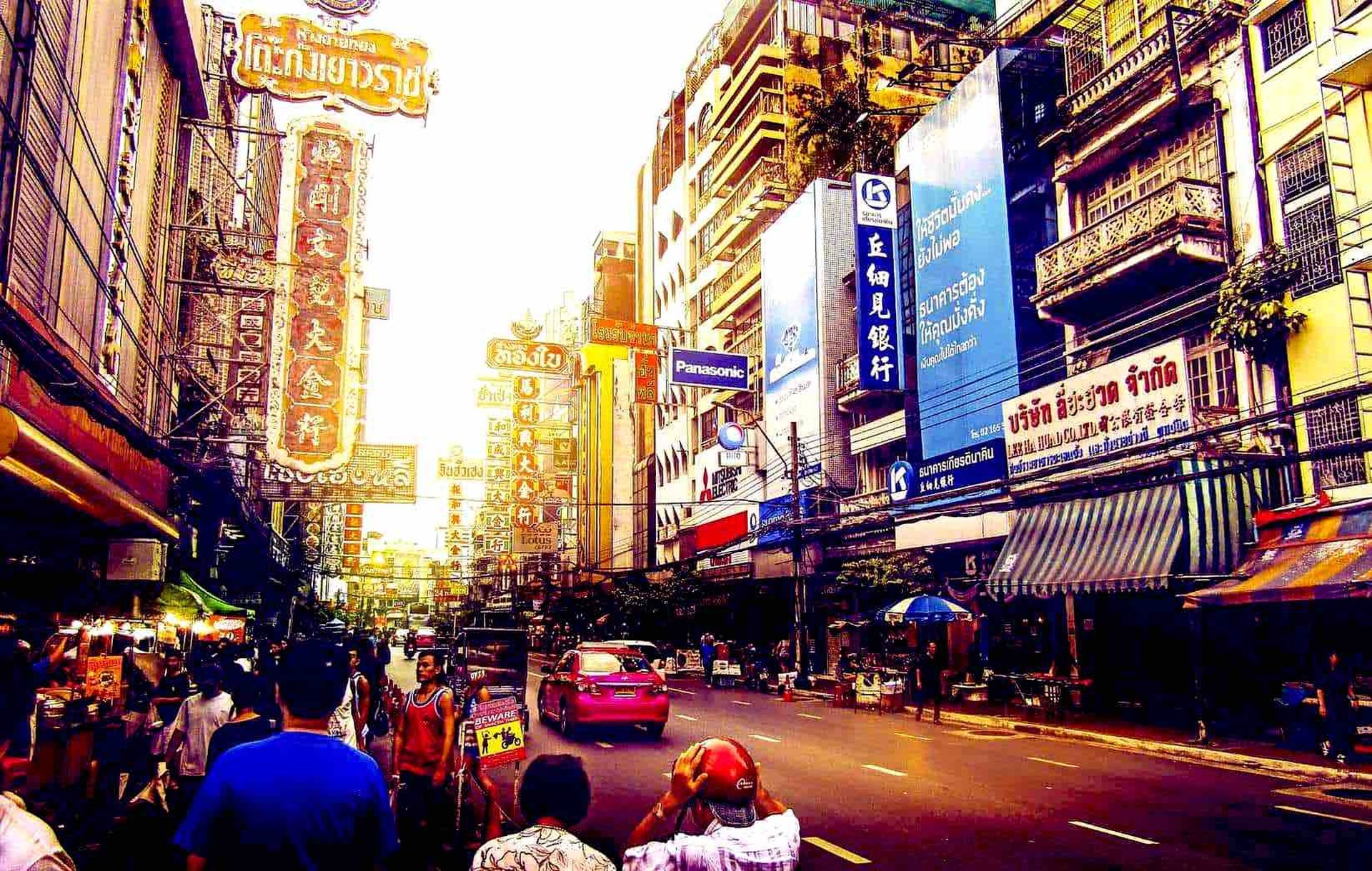 Multiple debit cards that you can use for free for multiple purposes: foreign currency, transfers, travels, stays abroad and more.